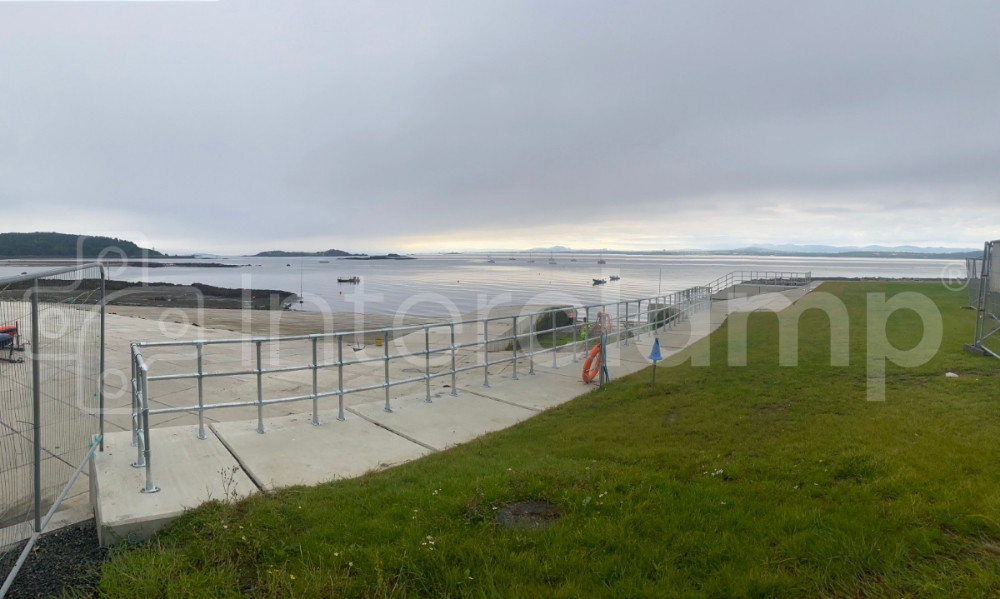 Modular key clamp barrier installed on a beachfront